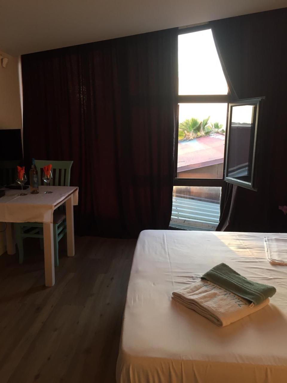 Hotel Saint Tropez Durres Bisht Kamez Exterior foto